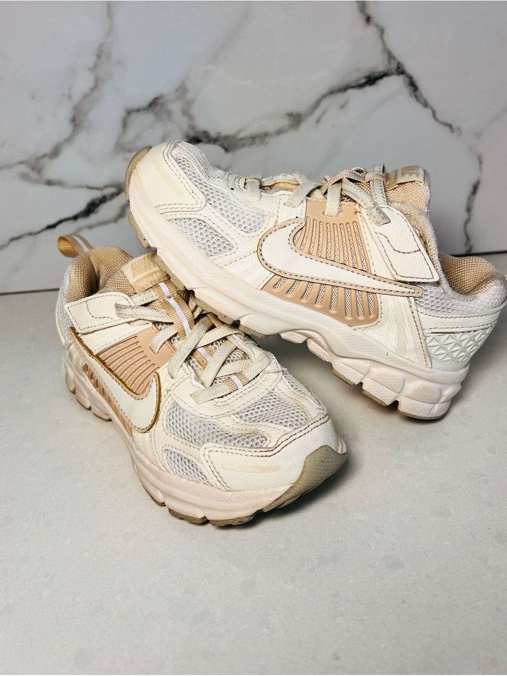 Nike Kids Sneakers in Cream and Tan